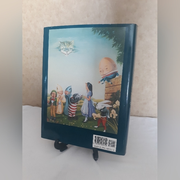 Alice in Wonderland Into the Looking Glass (Book) - Picture 3 of 17